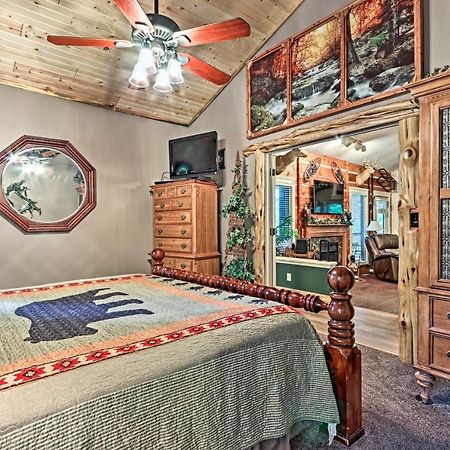 Eclectic Cabin With Hot Tub 1 Mi To Ober Гатлинбург Экстерьер фото
