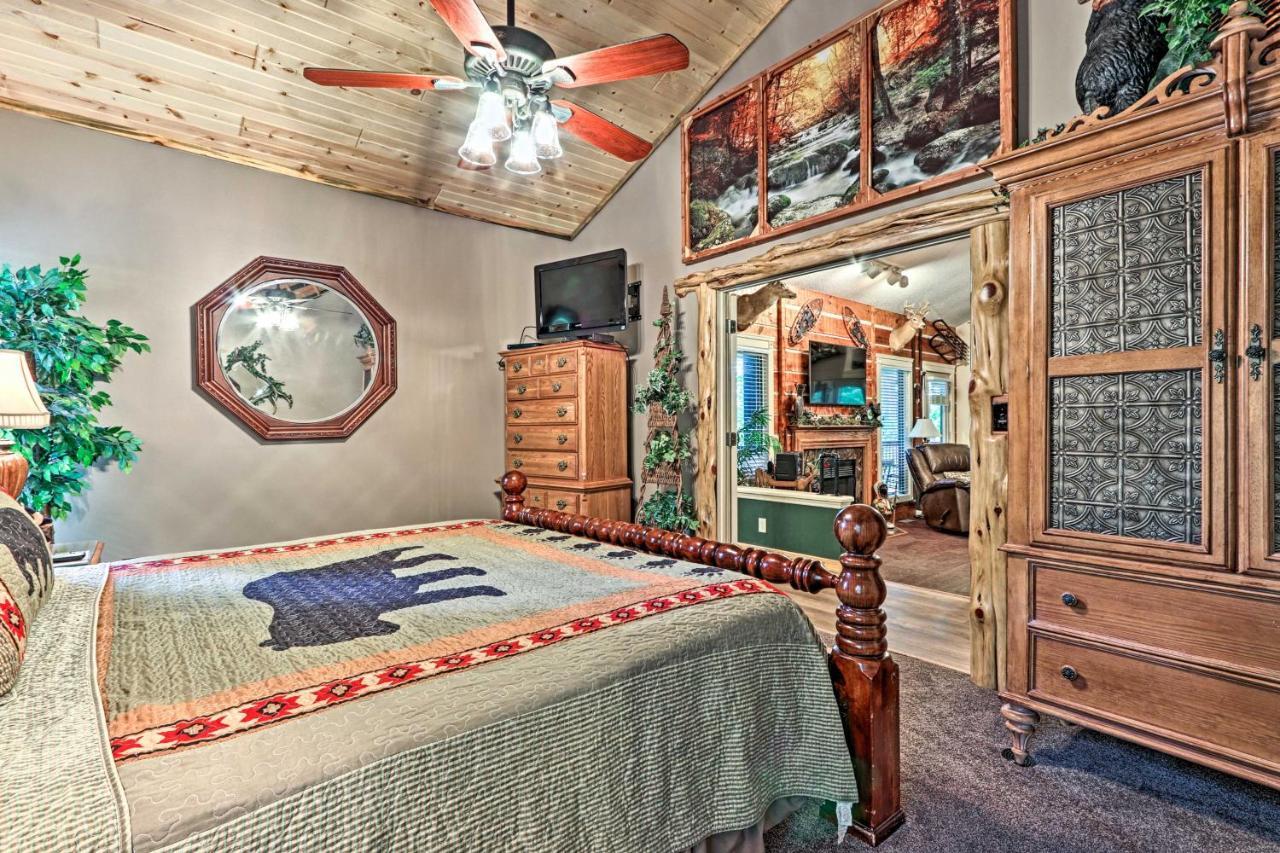 Eclectic Cabin With Hot Tub 1 Mi To Ober Гатлинбург Экстерьер фото